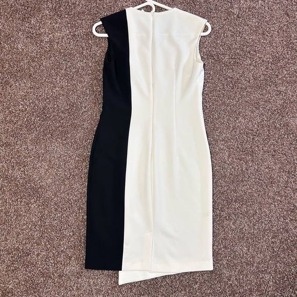 POIS Black and White Sleeveless Sheath Dress V-Neck Mini - Picture 2 of 8
